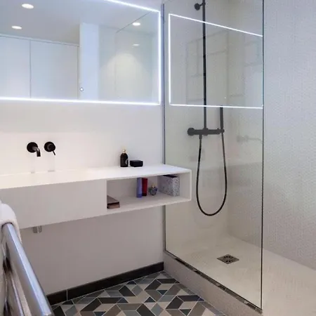 Unique House In The 16 *